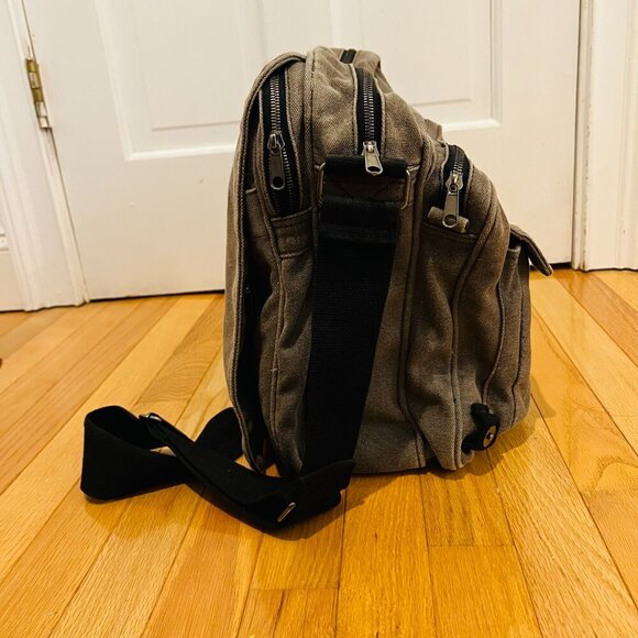 ThinkGeek Dungeons & Dragons The Bag of Holding Canvas Messenger Bag - Picture 5 of 16